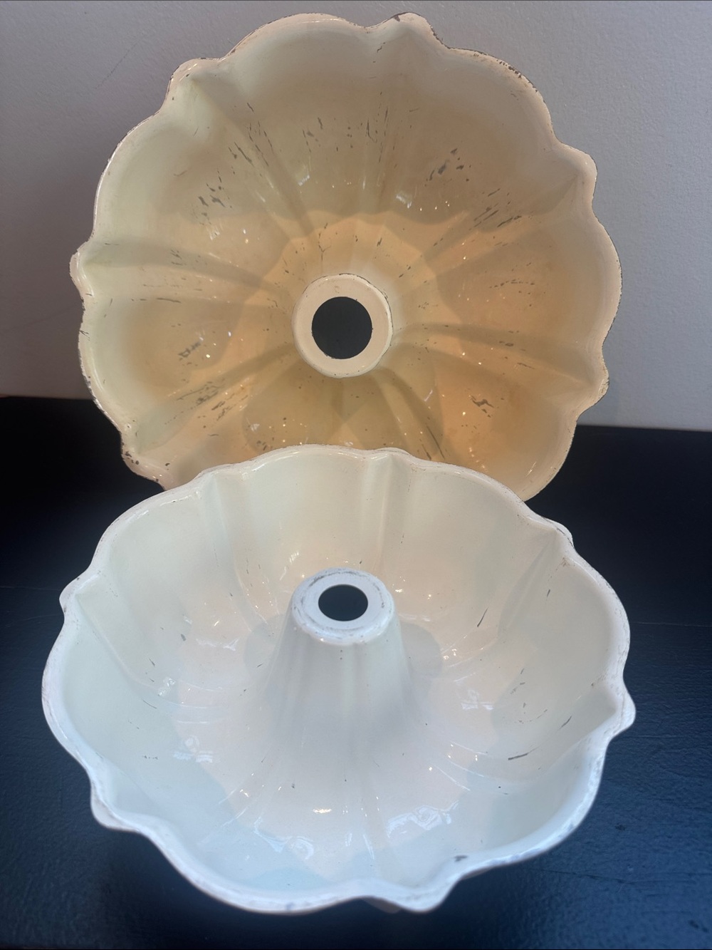 Set of 2 Vintage Enameled Bundt/Fluted Pans Decorative Home Accents